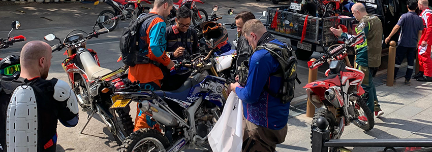 Reisen mit Enduro in Laos Reisen mit Enduro in Laos